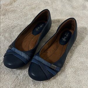 Chic Navy Blue Flats by Comfort